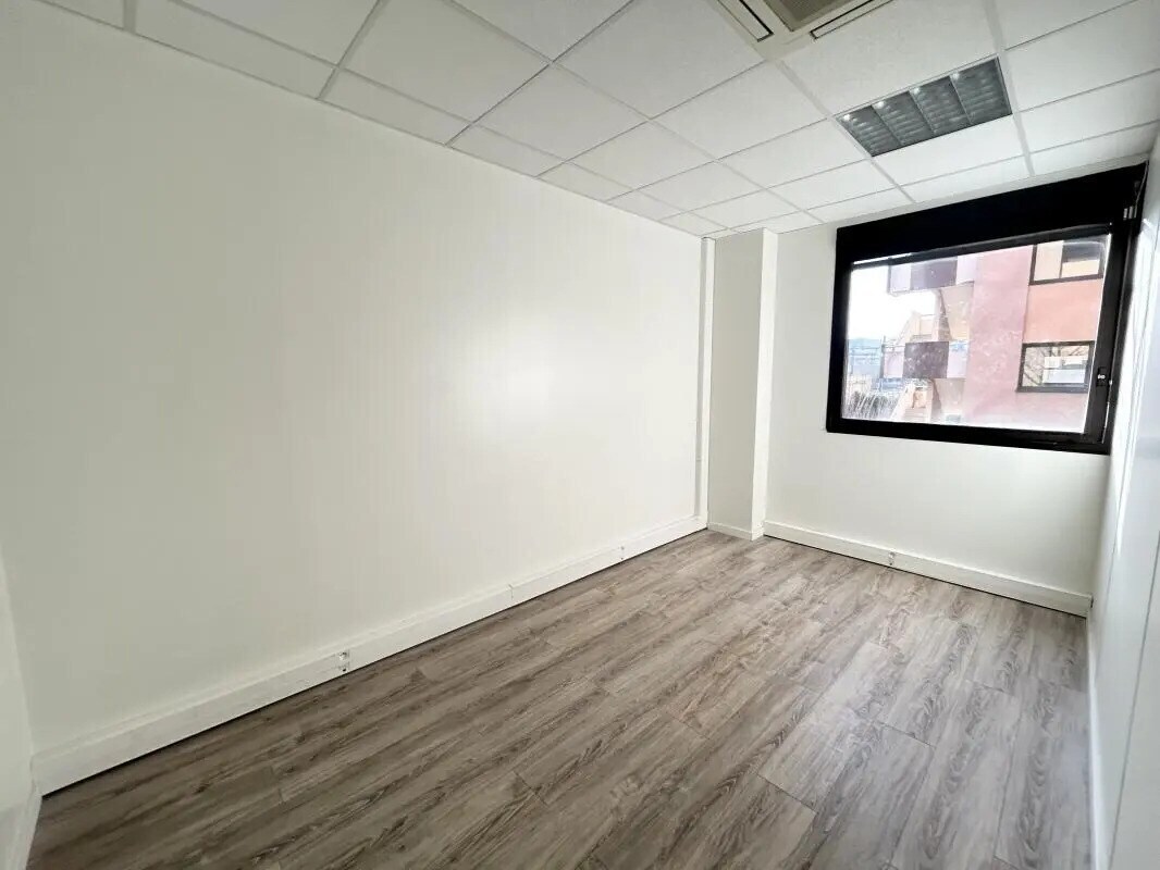 Office in Lyon to rent Interior Photo- Image 1 of 7
