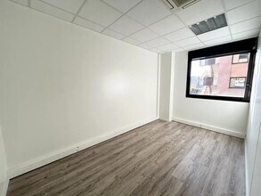 Office in Lyon to rent Interior Photo- Image 1 of 7