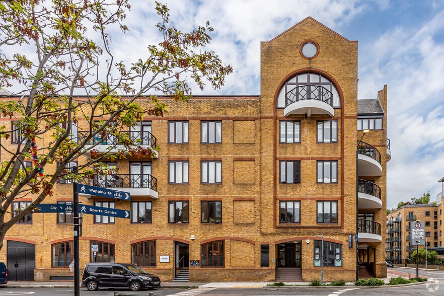 Knighten St, London to rent - Building Photo - Image 3 of 8