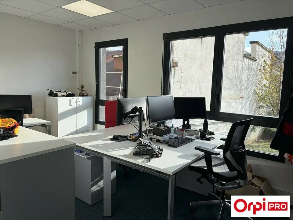 Office in Lyon for sale Building Photo- Image 1 of 9