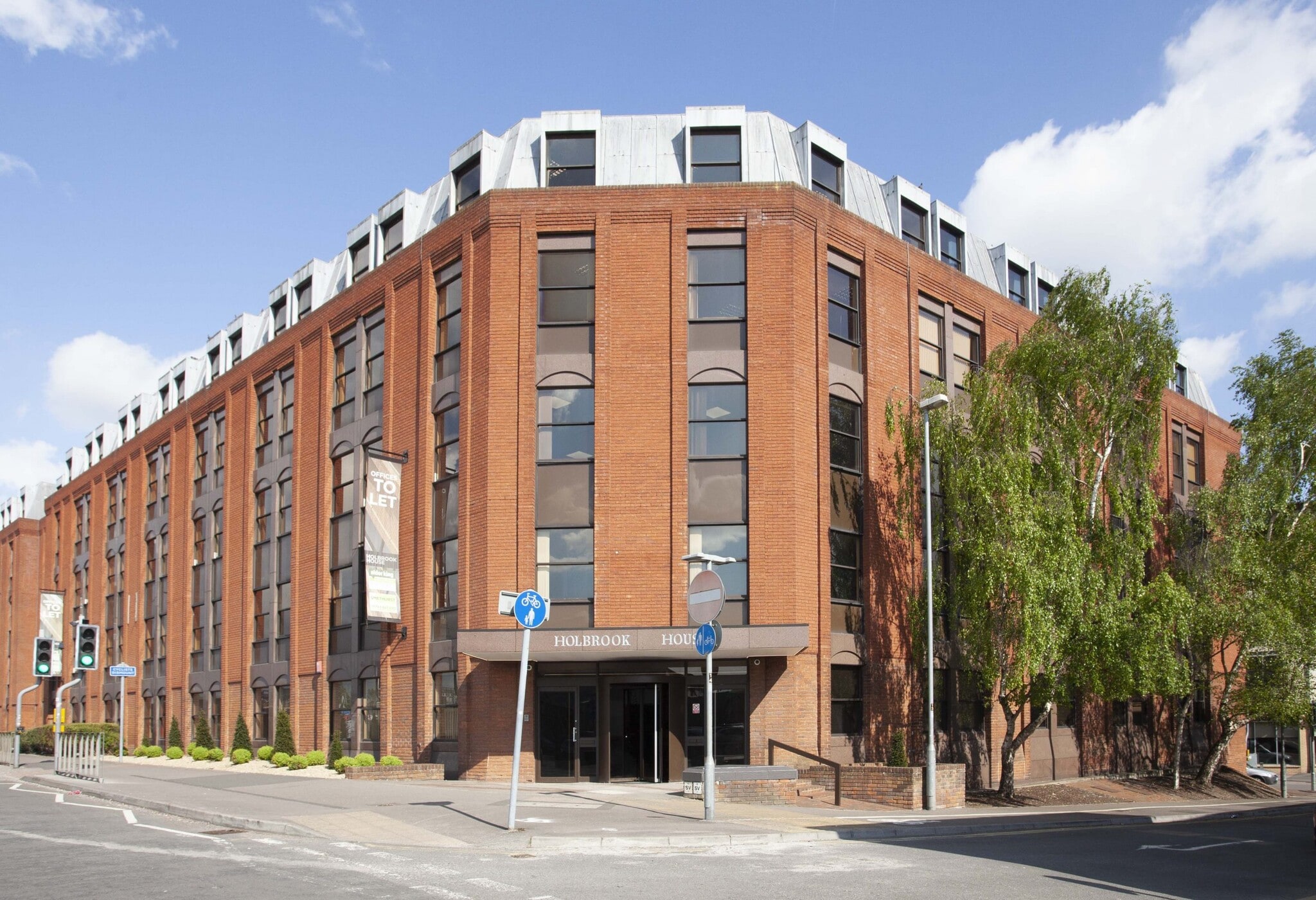 3 Station Rd, Swindon to rent Building Photo- Image 1 of 6