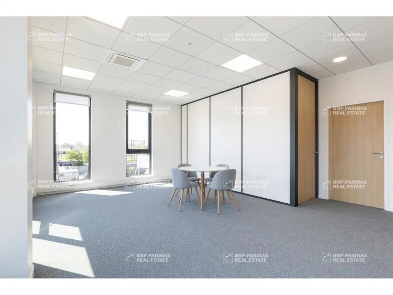 Office in Le Bourget to rent - Interior Photo - Image 3 of 12