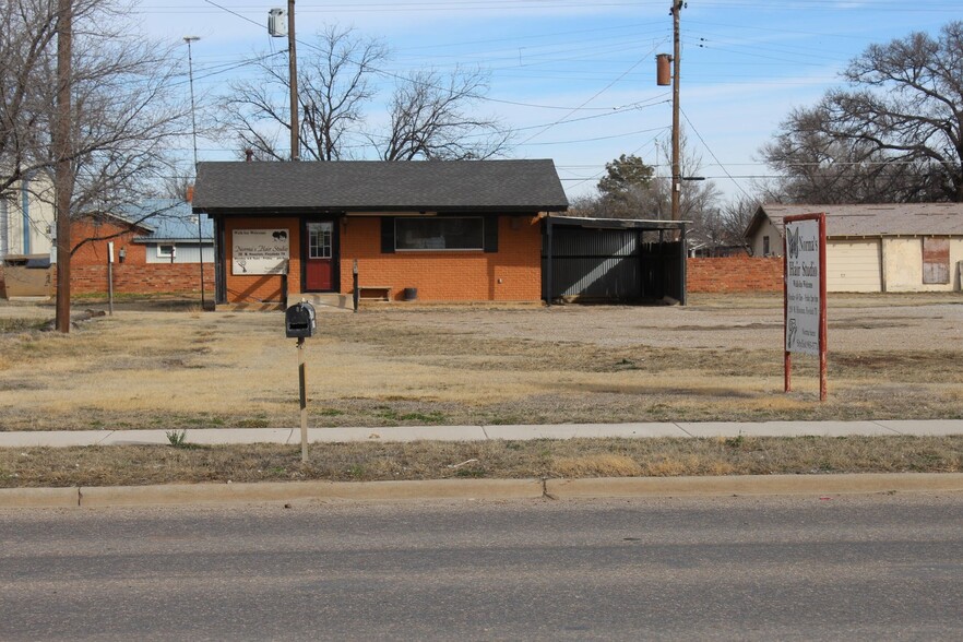 210 W Houston St, Floydada, TX for sale - Primary Photo - Image 1 of 7