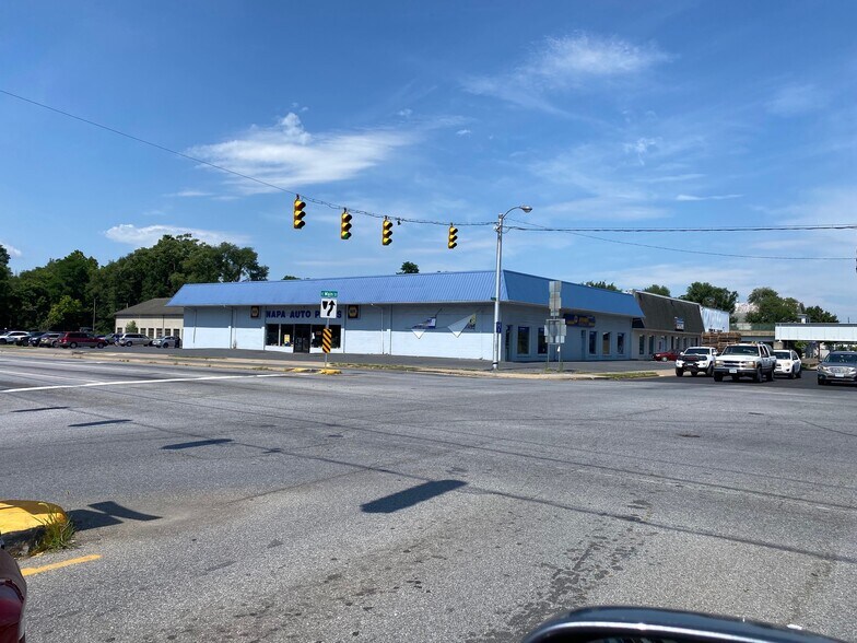 794 E Main St, Waynesboro, VA for rent - Building Photo - Image 1 of 3