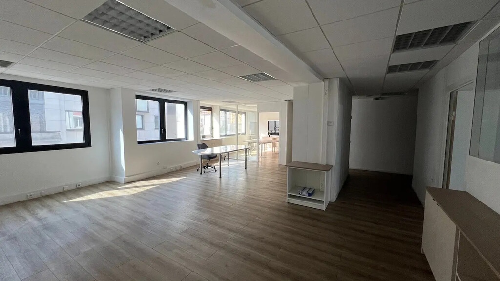 Location Bureaux 120 m² - Photo 1