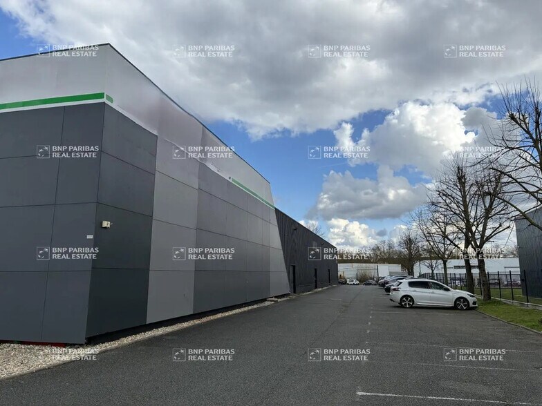 Light Industrial in Bordeaux to rent - Building Photo - Image 2 of 10