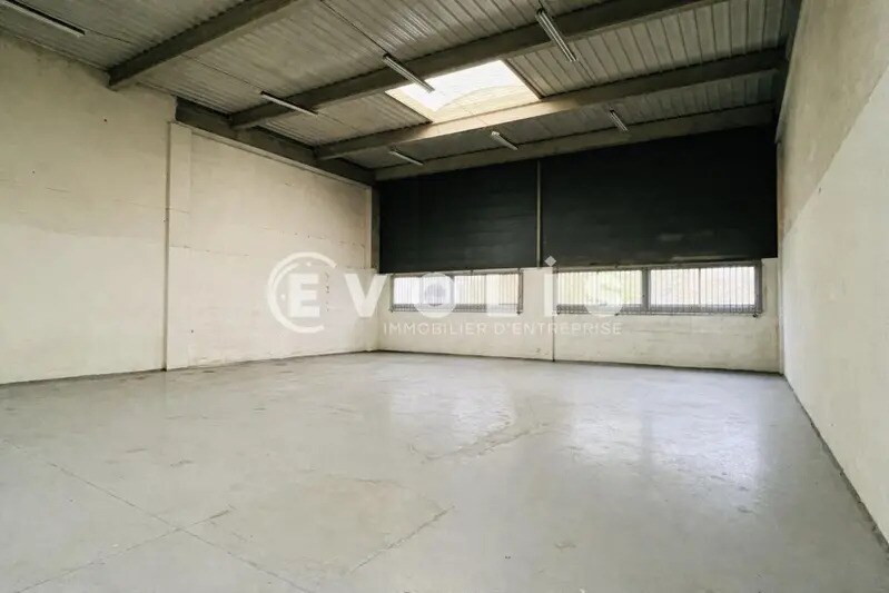 Light Industrial in Champs-sur-Marne to rent - Interior Photo - Image 2 of 7