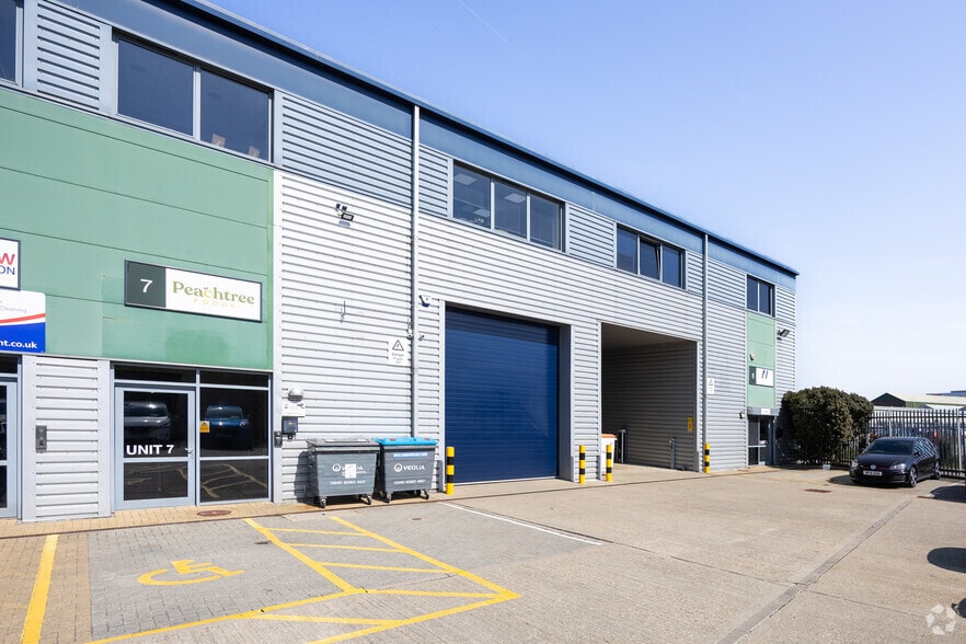 Maidstone Rd, Rochester to rent - Building Photo - Image 2 of 3