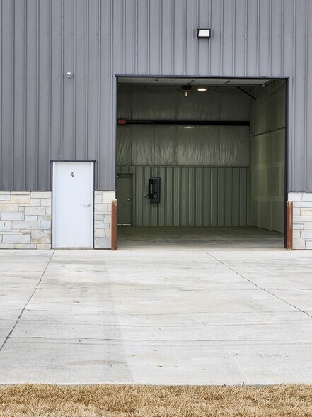 1341 45th St, Columbus, NE to rent - Building Photo - Image 2 of 18