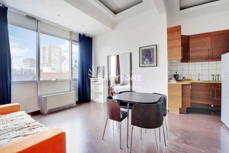 Light Industrial in Les Lilas for sale - Interior Photo - Image 1 of 2