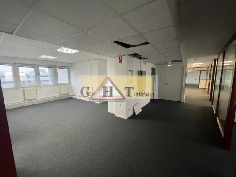 Office in Massy to rent Interior Photo- Image 1 of 25