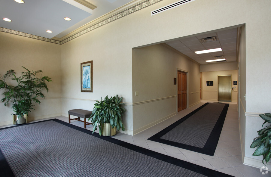 475 West Town Pl, Saint Augustine, FL for rent - Lobby - Image 3 of 13