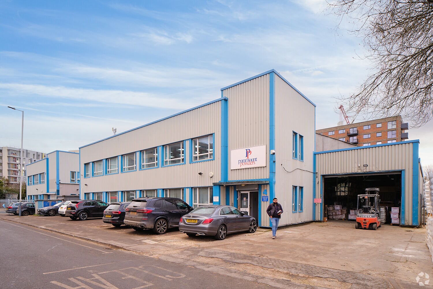 3 Viveash Clos, Hayes for sale Primary Photo- Image 1 of 1