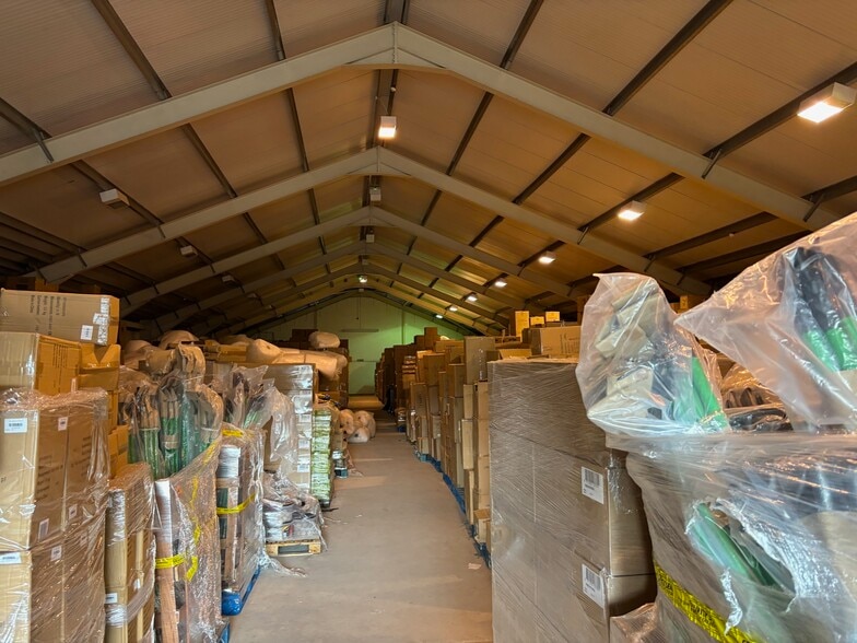 Stromness St, Glasgow to rent - Building Photo - Image 2 of 4