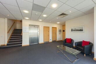Waltham Rd, Maidenhead to rent Interior Photo- Image 2 of 4