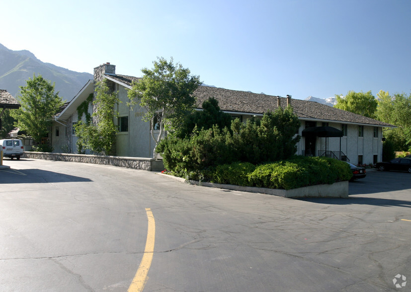 2040 E Murray Holladay Rd, Salt Lake City, UT for rent - Building Photo - Image 2 of 12