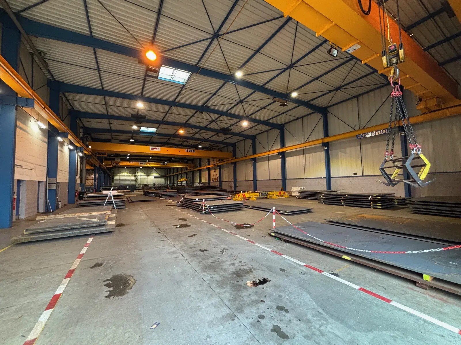 Light Industrial in Miribel to rent Interior Photo- Image 1 of 5