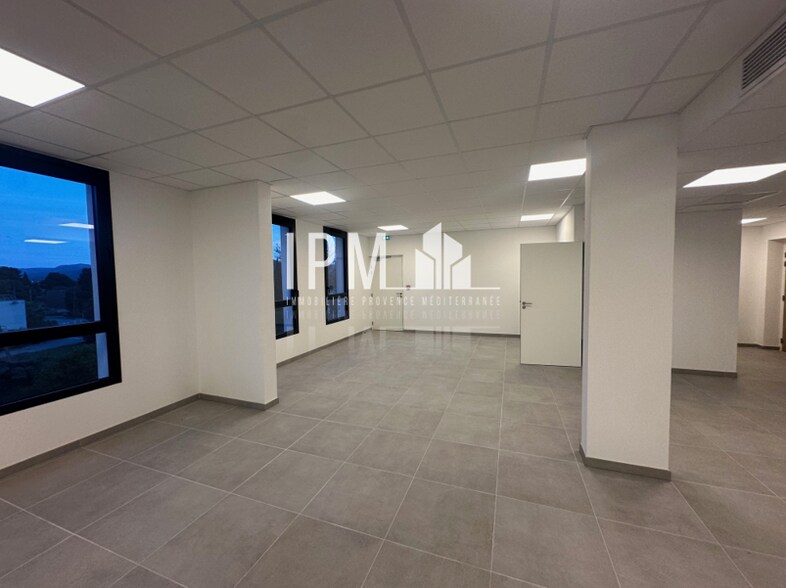 53 Chemin De Beaudinard Aux Solans, 13400 Aubagne, Aubagne for sale - Building Photo - Image 2 of 4