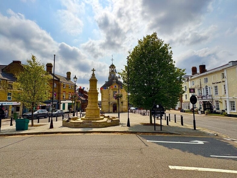 Market Pl, Brackley to rent - Building Photo - Image 3 of 8