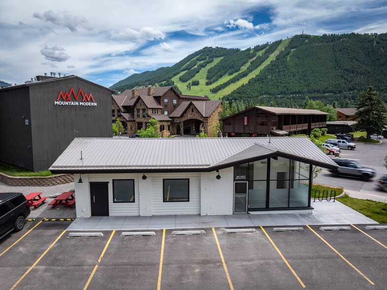 490 W Broadway Ave, Jackson Hole, WY for rent - Building Photo - Image 3 of 17