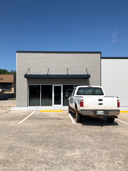 217-223 S Coltrane Rd, Edmond, OK for rent - Building Photo - Image 1 of 13