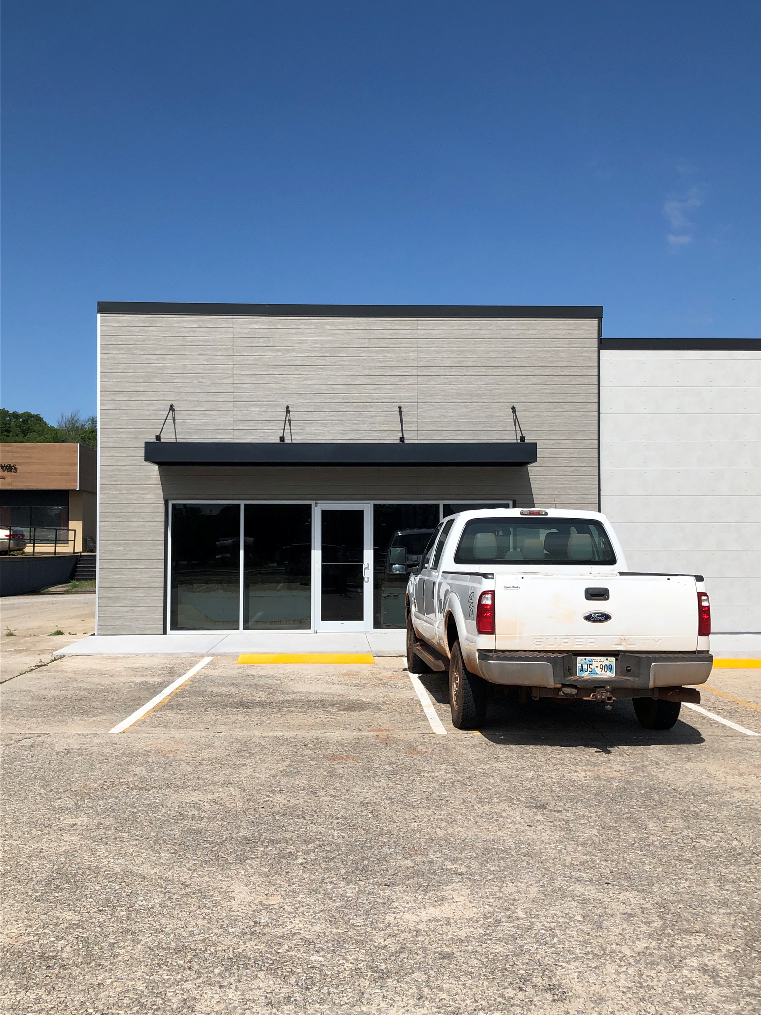 217-223 S Coltrane Rd, Edmond, OK for rent Building Photo- Image 1 of 14