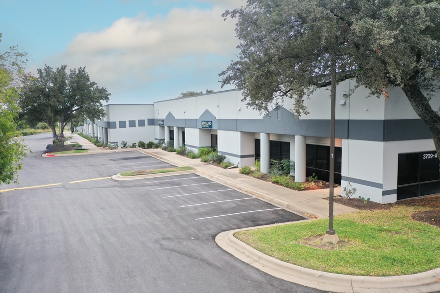 3709 Promontory Point Dr, Austin, TX to rent - Building Photo - Image 3 of 6