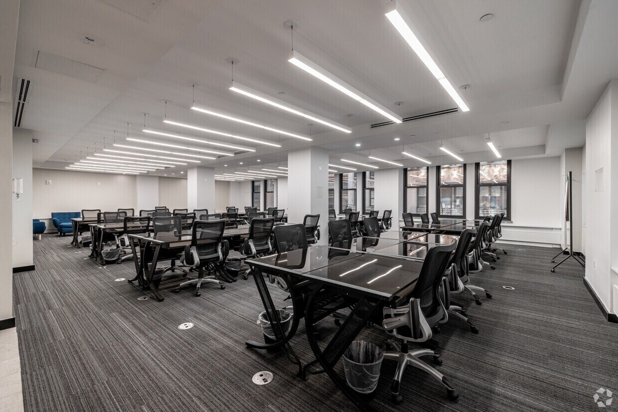 15 W 38th St, New York, NY to rent Interior Photo- Image 1 of 3