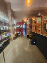 Retail in Barcelona, Barcelona to rent Interior Photo- Image 2 of 17