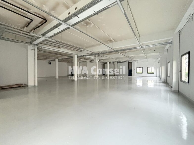 Light Industrial in Cergy to rent - Interior Photo - Image 2 of 5