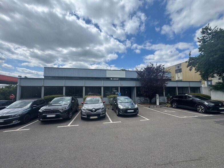 Office in Sarcelles to rent - Building Photo - Image 1 of 17