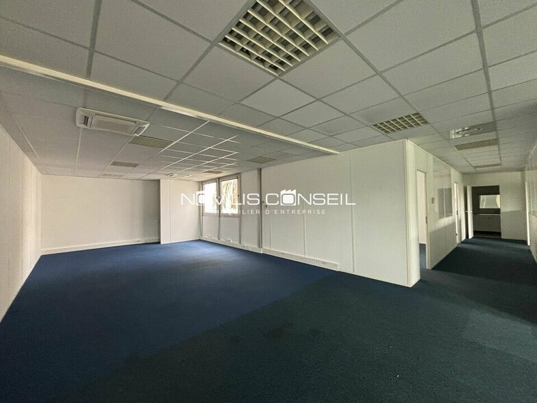 Office in Labège to rent - Interior Photo - Image 1 of 7