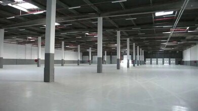 Office in Les Ulis to rent Building Photo- Image 1 of 1