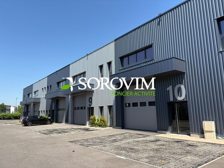 Rue Georges Charpak, Bourgoin-Jallieu to rent - Building Photo - Image 3 of 12