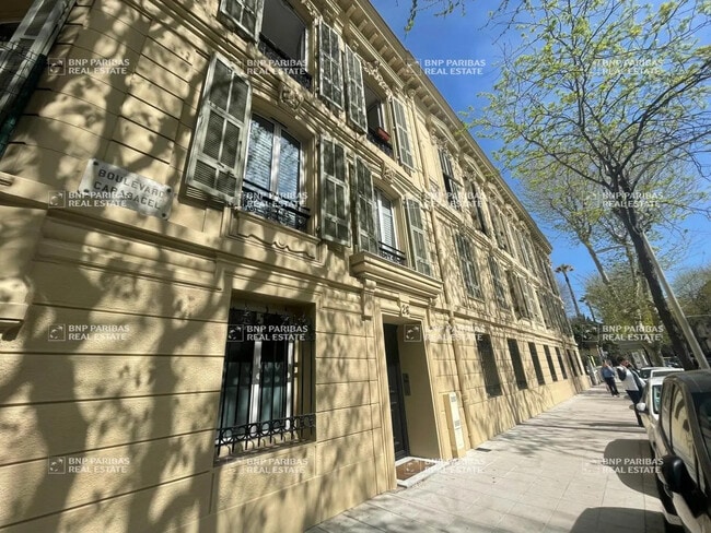 Location Bureaux 125 m²