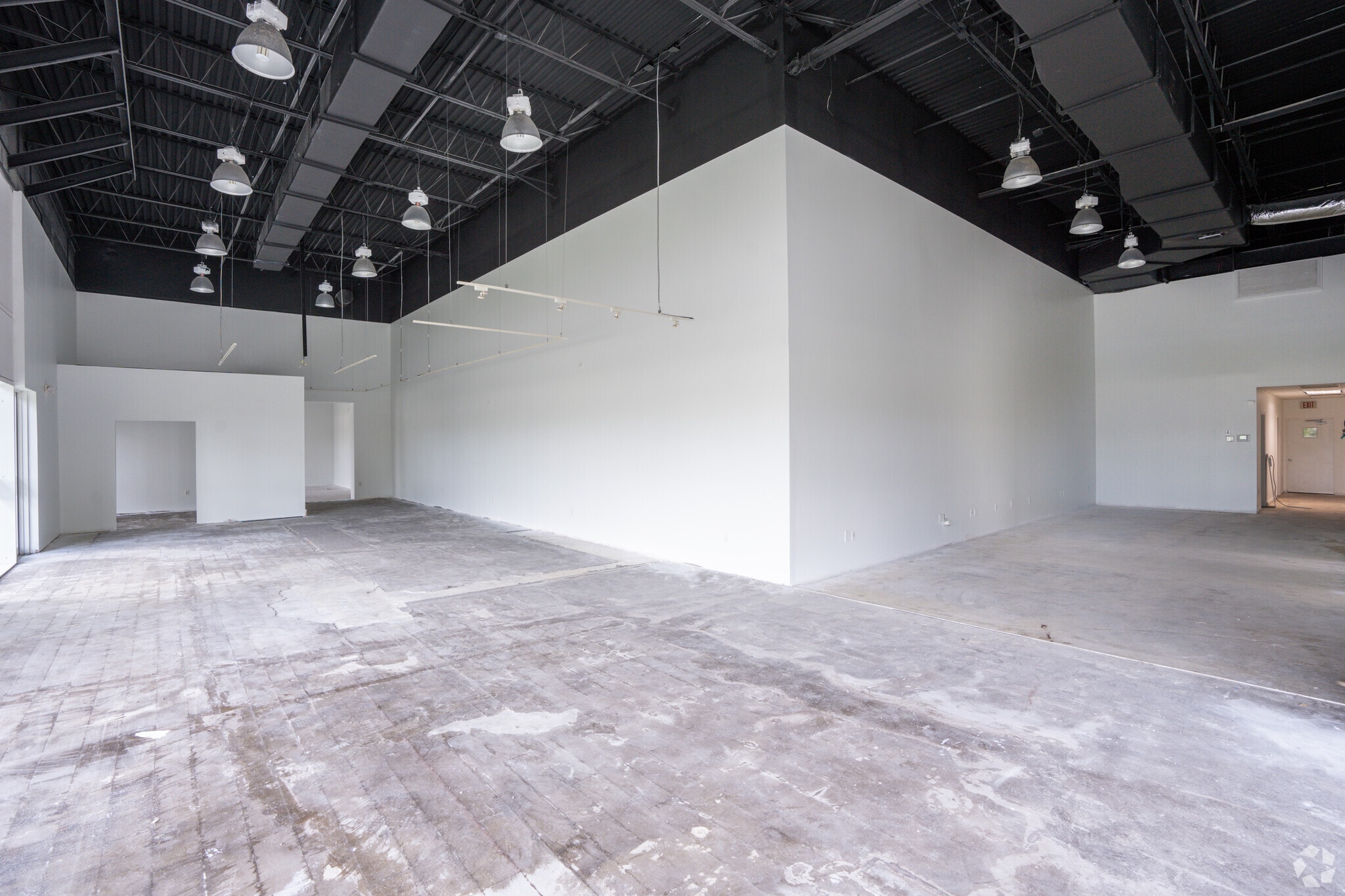 900 Park Centre Blvd, Miami Gardens, FL to rent Interior Photo- Image 1 of 15