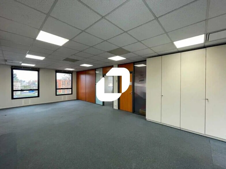 Office in Massy to rent - Building Photo - Image 3 of 8