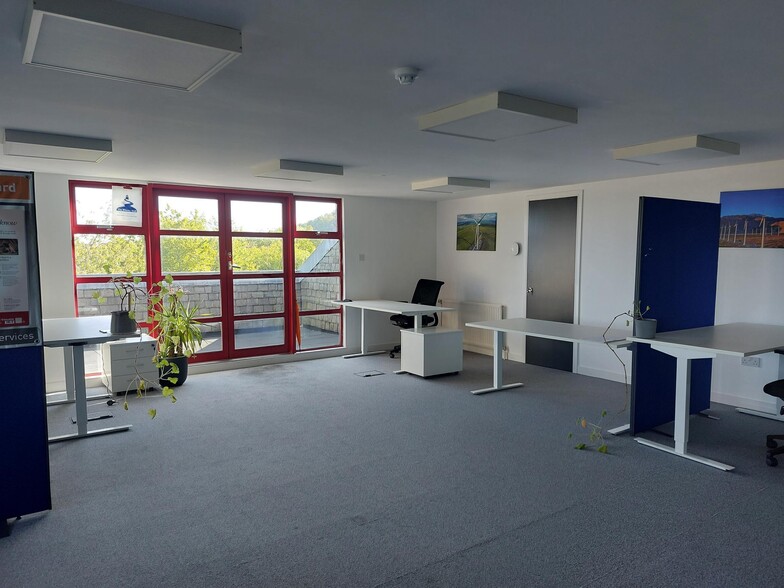 40 Craiglockhart Ave, Edinburgh to rent - Building Photo - Image 2 of 8