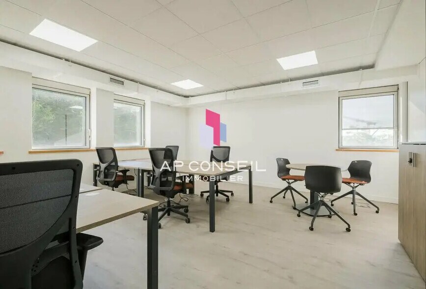 Office in Meudon to rent - Interior Photo - Image 2 of 6
