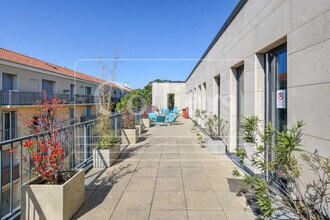 Office in Aix-en-Provence to rent Building Photo- Image 2 of 3