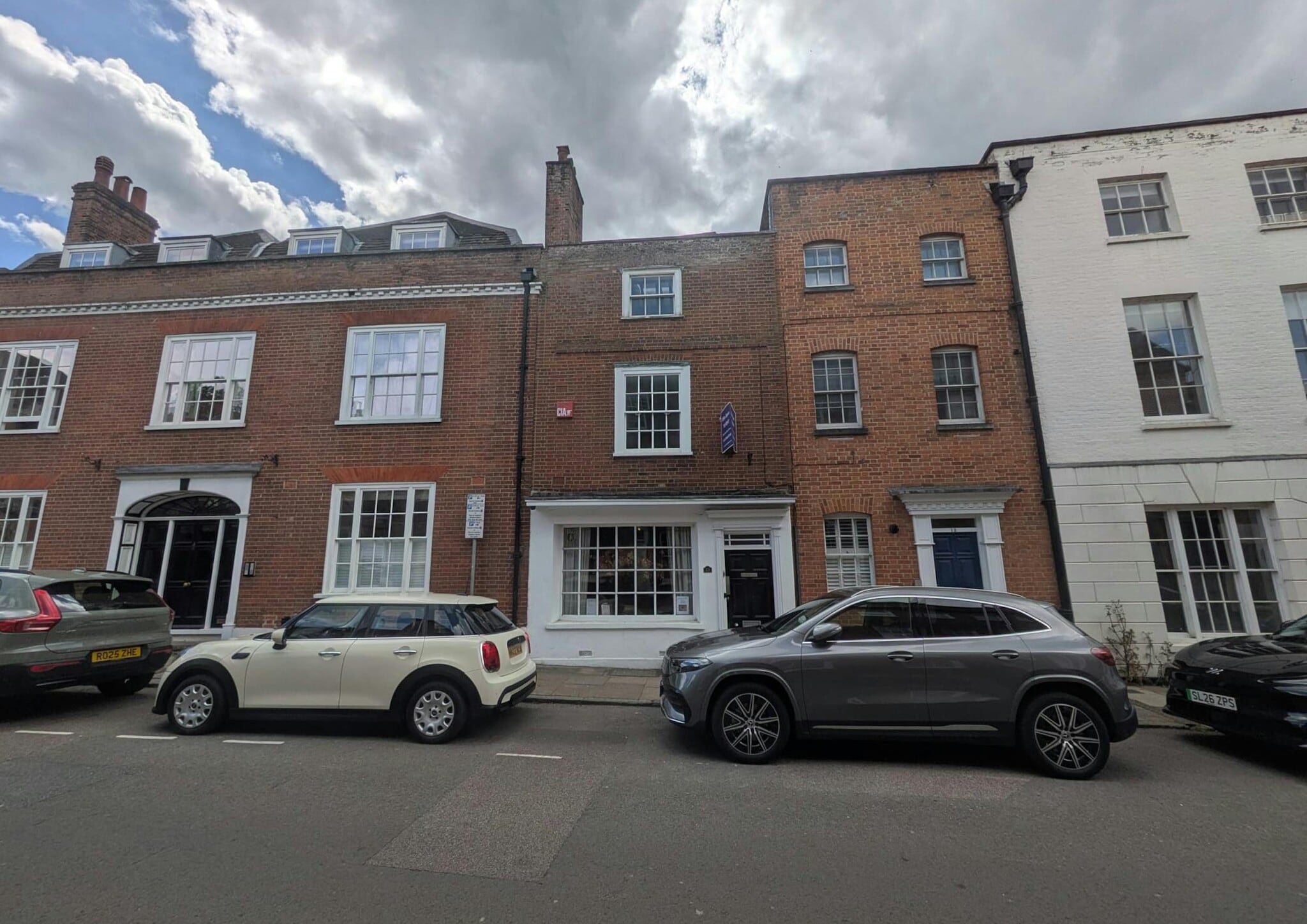 13 Quarry St, Guildford to rent Building Photo- Image 1 of 2