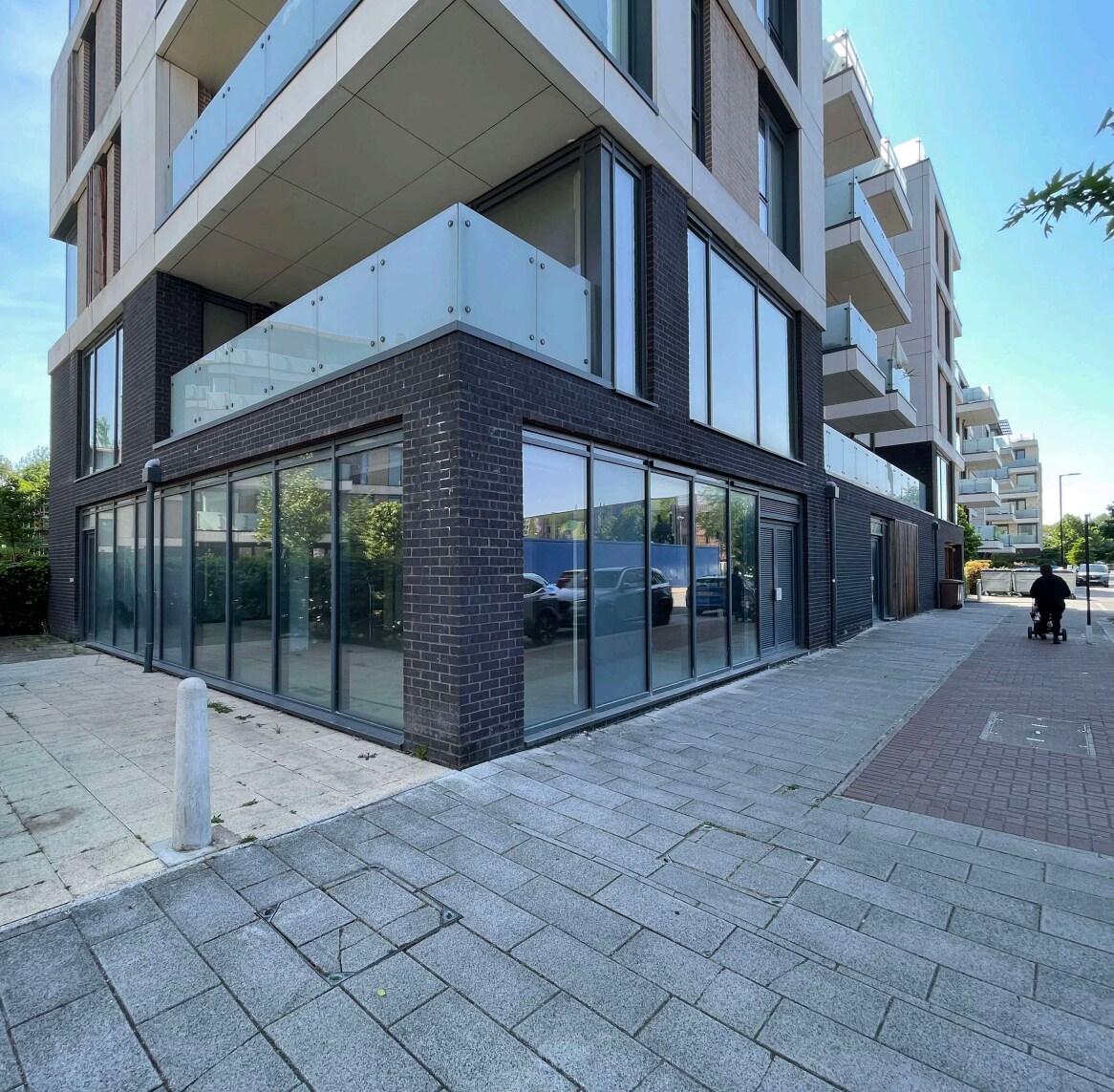 18 Quebec Way, London for sale Primary Photo- Image 1 of 2