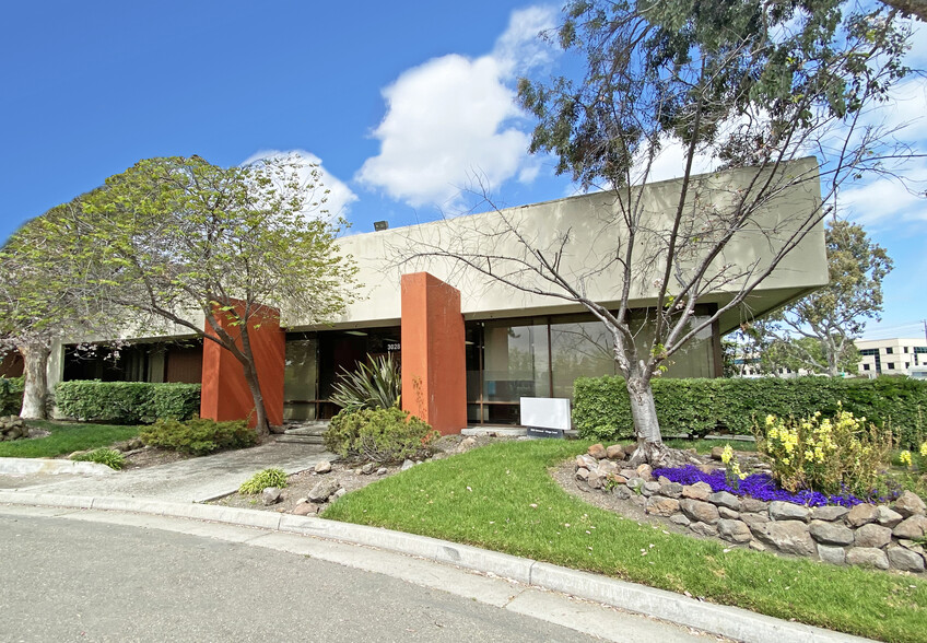 3001-3028 Oakmead Village Dr, Santa Clara, CA for sale - Primary Photo - Image 1 of 1