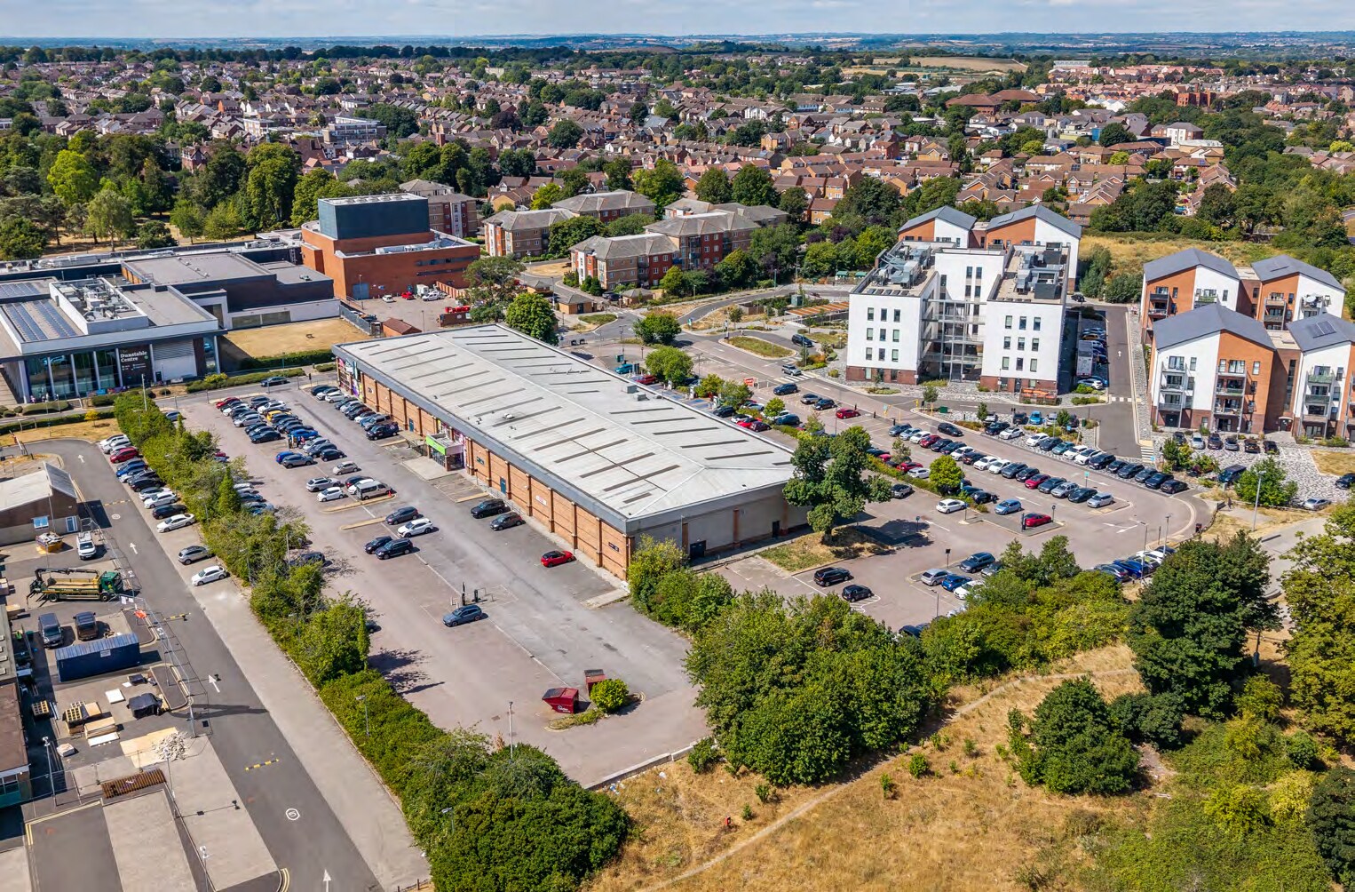 Court Dr, Dunstable to rent Building Photo- Image 1 of 2
