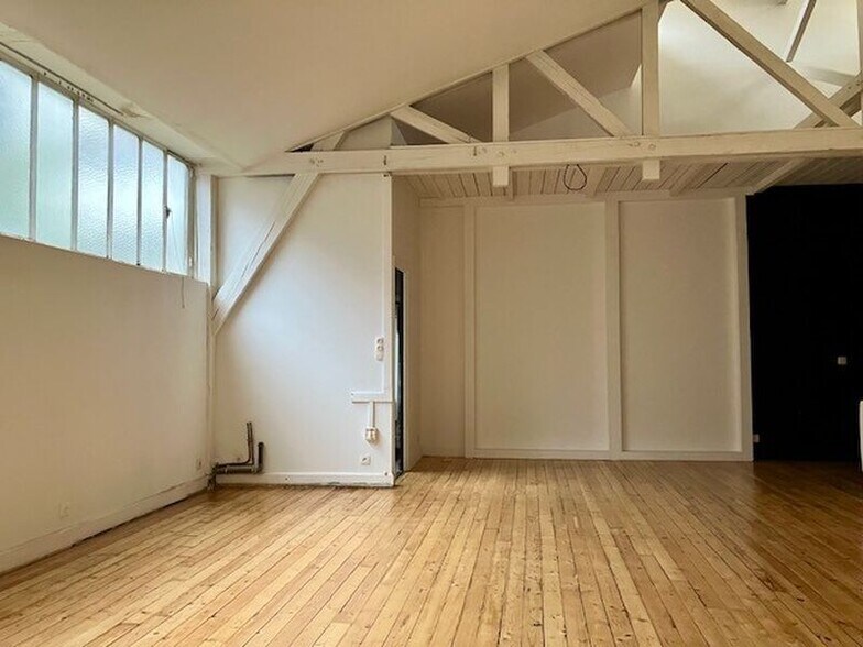 Office in Montreuil to rent - Building Photo - Image 3 of 8