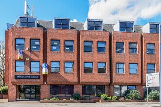 215 Marsh Rd, Pinner to rent Primary Photo- Image 1 of 5