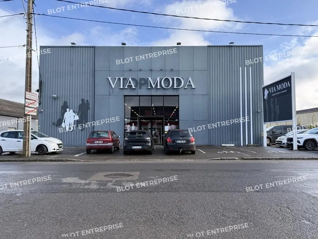 Location Commerce 1 700 m² - Photo 1