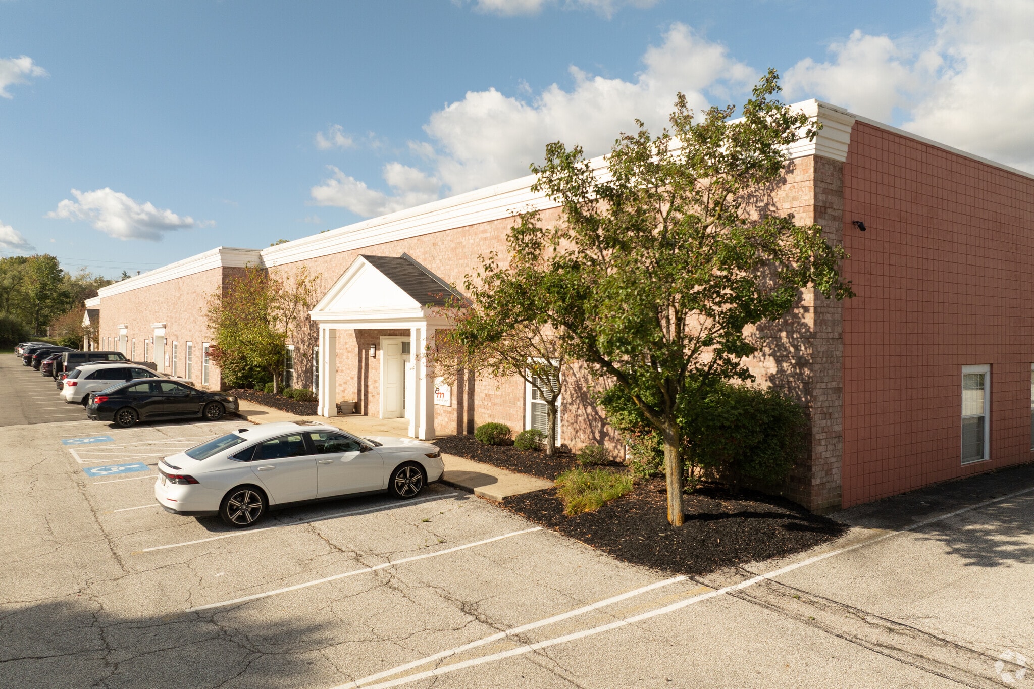 10055 Sweet Valley Dr, Valley View, OH to rent Building Photo- Image 1 of 8