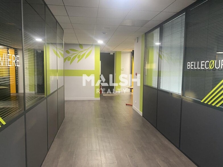Office in Bron to rent - Interior Photo - Image 2 of 13