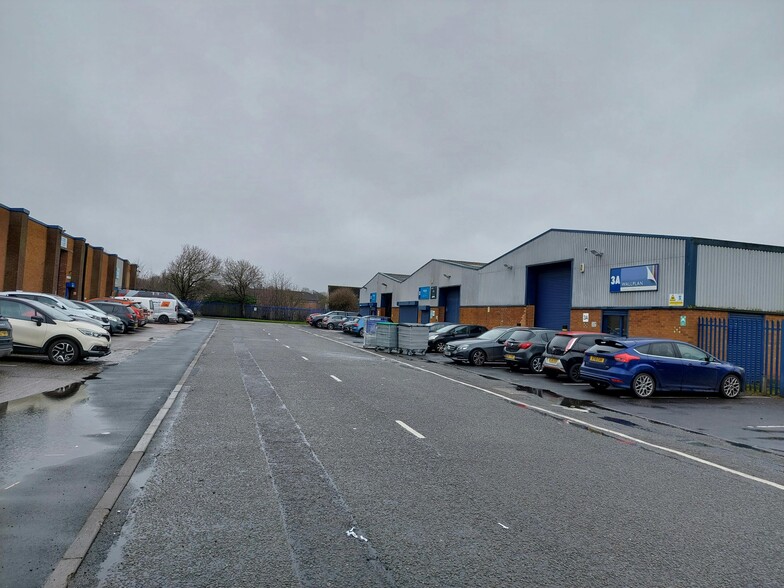 Summit Cres, Smethwick to rent - Building Photo - Image 3 of 15